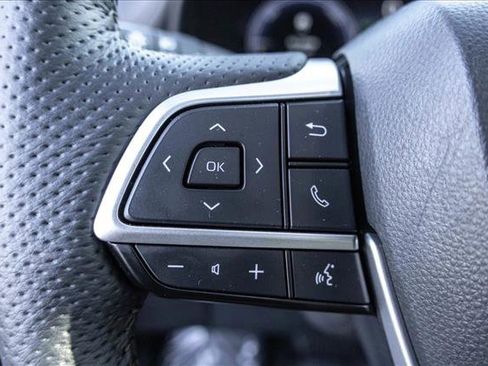 Used 2025 Toyota Sienna Platinum image 14