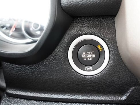 Used 2020 RAM 1500 Laramie AWD/4WD image 33