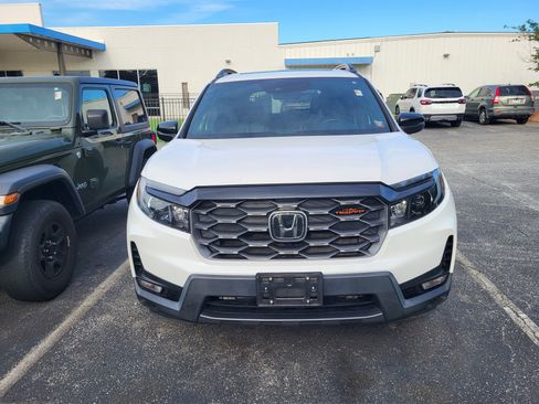 Used 2023 Honda Passport TrailSport image 2
