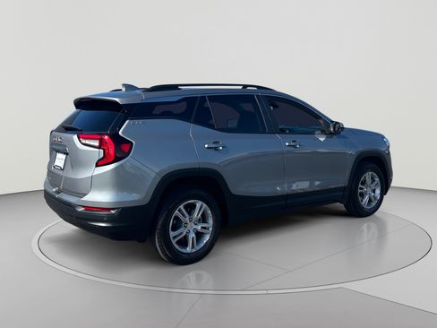 Used 2023 GMC Terrain SLE w/ Driver Convenience Package FWD image 5