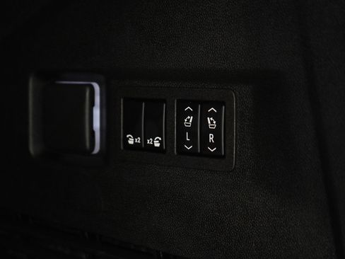 Used 2023 Chevrolet Tahoe Premier w/ Premium Package 2 AWD/4WD image 19