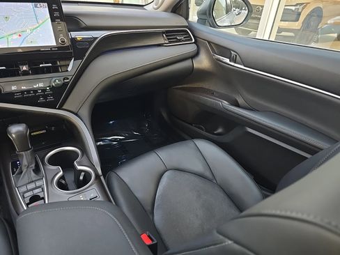 Used 2022 Toyota Camry XLE w/ Navigation Upgrade Package image 19