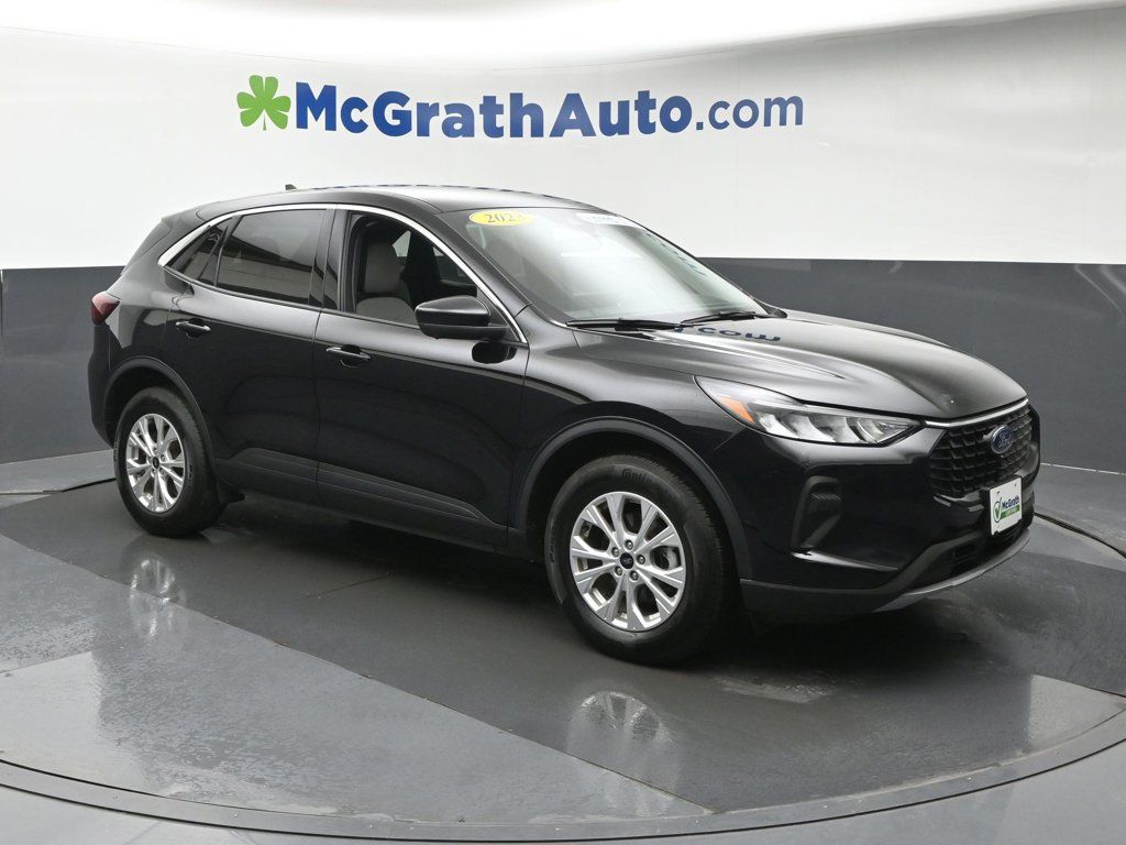 Used 2023 Ford Escape Active w/ Tech Pack #2 AWD/4WD image 2