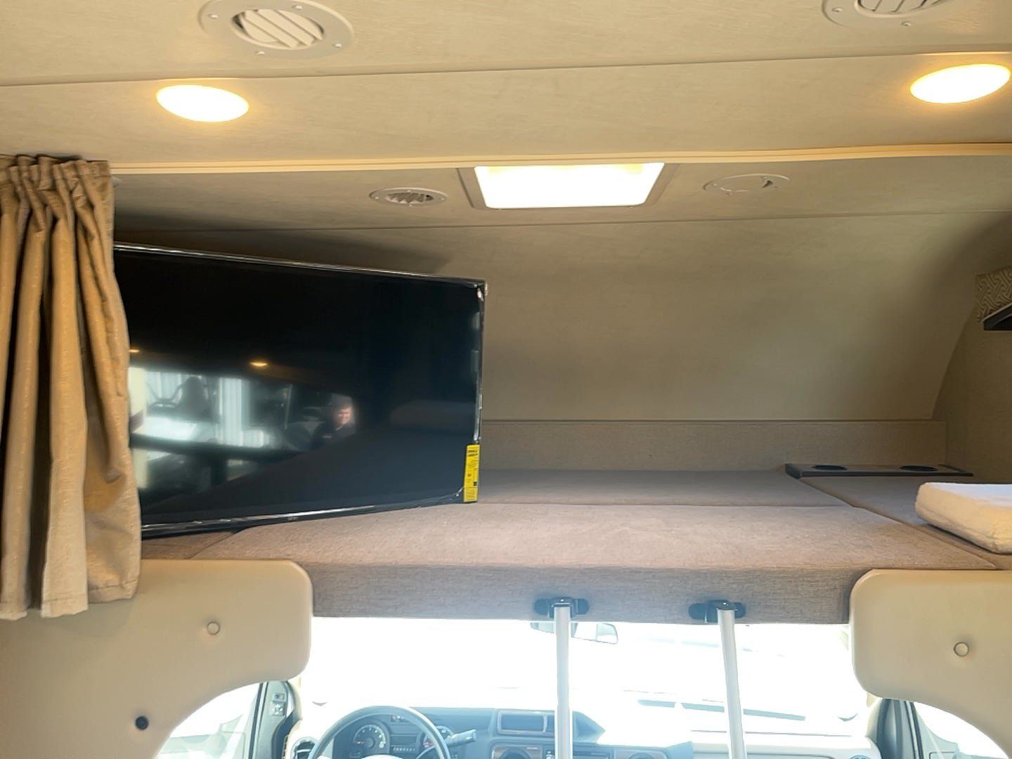 Used 2017 Ford E-450 and Econoline 450 Super Duty w/ Motorhome Prep Package RWD image 17