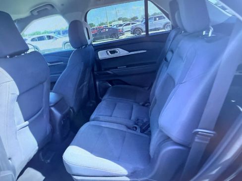 Used 2025 Ford Explorer Active RWD image 7