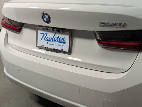 Used 2025 BMW 330i Sedan w/ Convenience Package image 9