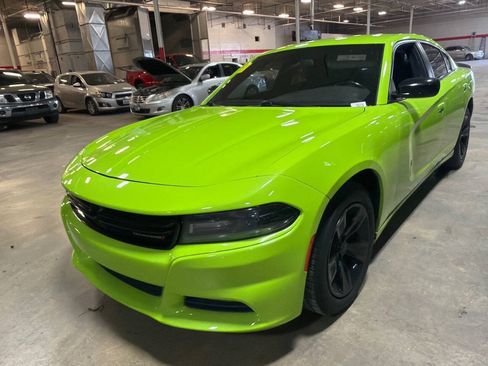 Used 2019 Dodge Charger SXT w/ Blacktop Package RWD image 1