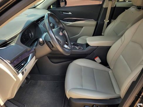 Used 2023 Cadillac XT4 Luxury w/ Cold Weather Package image 28