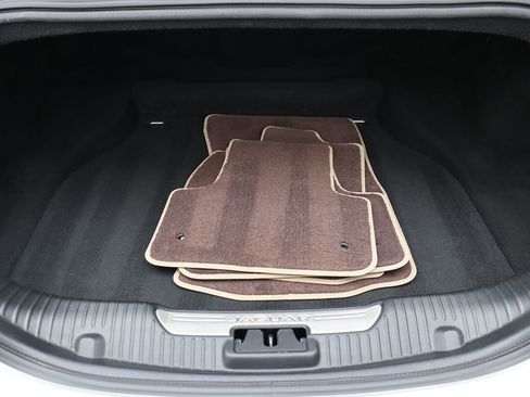 Used 2014 Jaguar XJ image 42