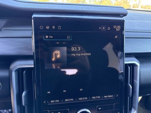 Used 2025 GMC Acadia Elevation image 25