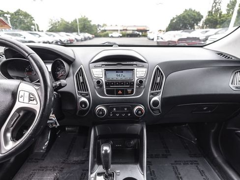 Used 2011 Hyundai Tucson GLS FWD image 25