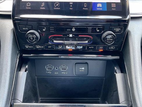 Used 2023 Jeep Grand Cherokee L Limited AWD/4WD image 19