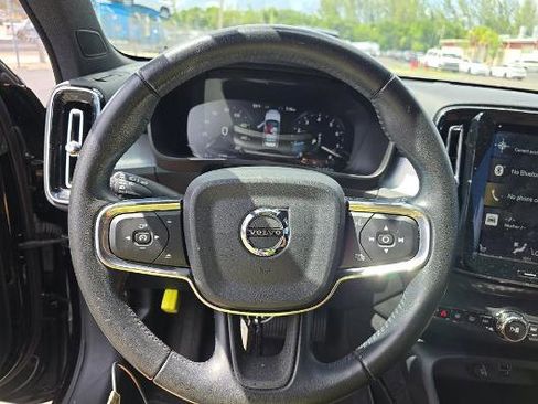 Used 2019 Volvo XC40 T5 Momentum AWD/4WD image 6