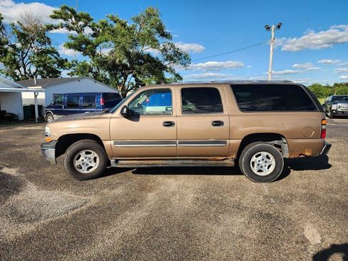 Used 2004 Chevrolet Suburban LS w/ Preferred Equipment Group RWD image 9