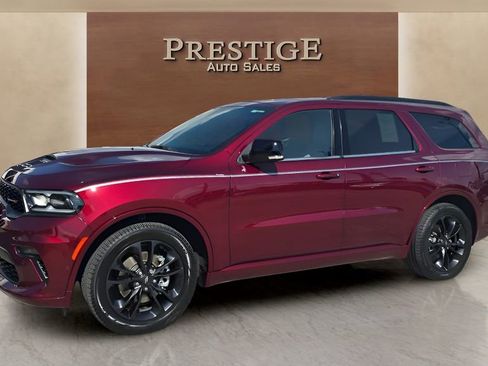 Used 2023 Dodge Durango GT image 2