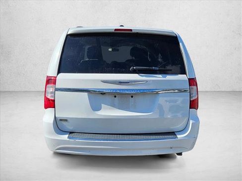 Used 2015 Chrysler Town & Country Touring FWD image 5
