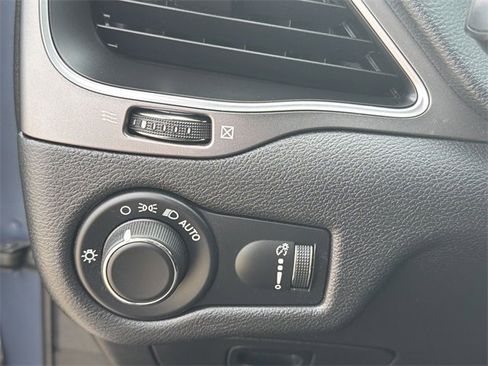 Used 2020 Jeep Cherokee Latitude image 17