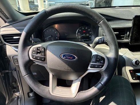 Used 2022 Ford Explorer XLT w/ Equipment Group 202A AWD/4WD image 13