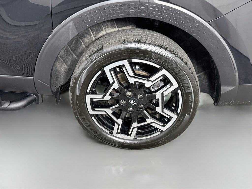 Certified 2025 Hyundai Santa Cruz Limited AWD/4WD image 36