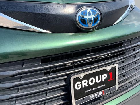 Used 2025 Toyota Sienna LE FWD image 29