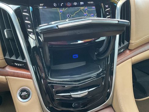 Used 2017 Cadillac Escalade Platinum AWD/4WD image 29