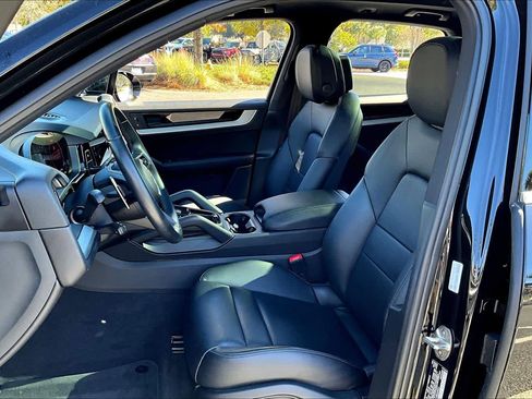 Used 2024 Porsche Cayenne image 19