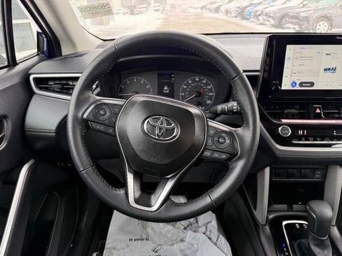 Used 2025 Toyota Corolla Cross LE image 13