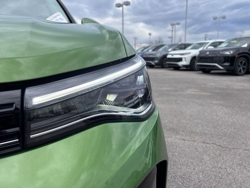 New 2026 Volkswagen Taos SE image 8