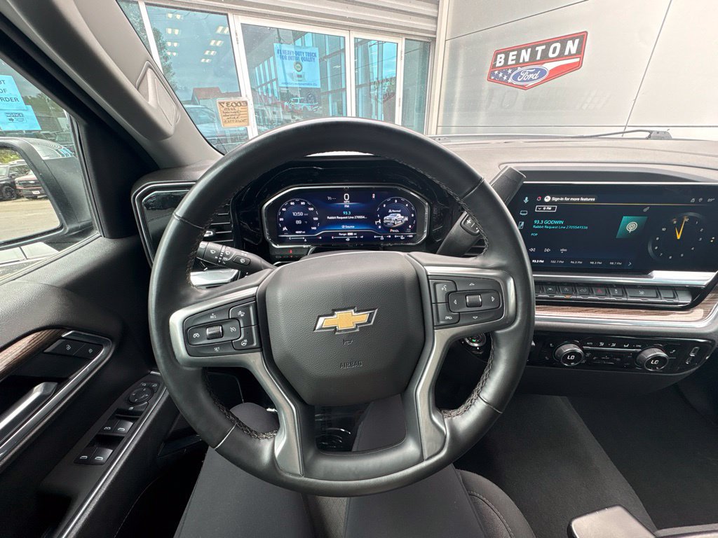 Used 2025 Chevrolet Silverado 1500 LT AWD/4WD image 16