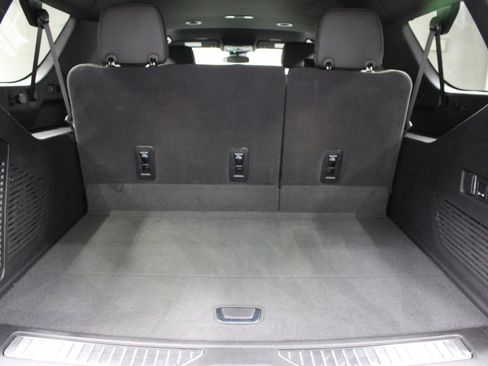 Used 2025 GMC Yukon XL Denali AWD/4WD image 45