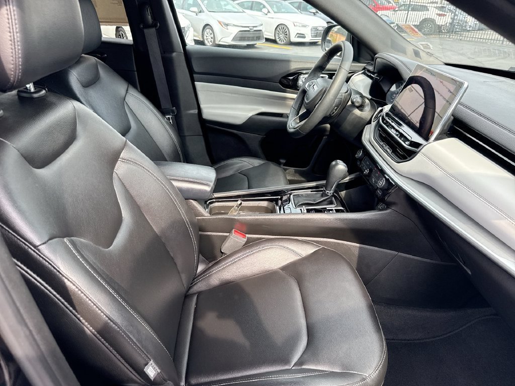 Used 2025 Jeep Compass Limited AWD/4WD image 17