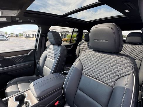 Used 2025 GMC Acadia Denali w/ Super Cruise Package FWD image 11