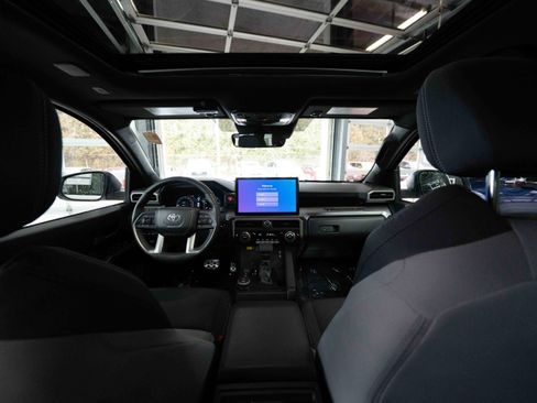 Used 2024 Toyota Tacoma TRD Sport w/ TRD Sport Upgrade Package image 19