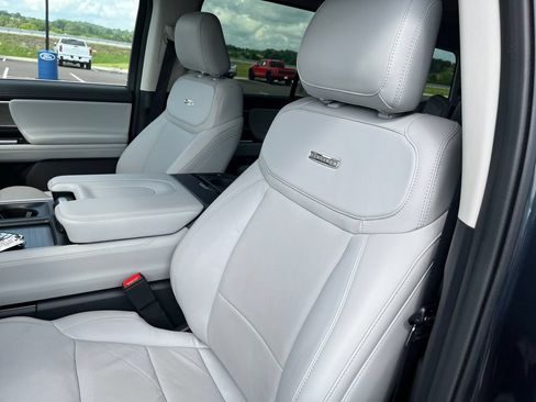 Used 2025 Ford Expedition Platinum w/ Driver's Package AWD/4WD image 12