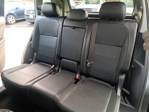 Used 2020 Volkswagen Tiguan SE image 15