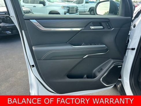 Used 2025 GMC Acadia Elevation image 12