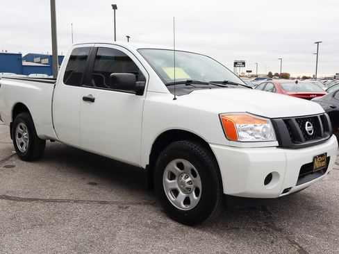 Used 2015 Nissan Titan S image 3