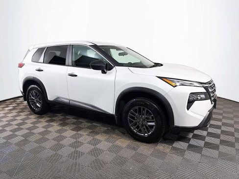 Certified 2025 Nissan Rogue S image 3