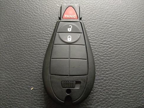 Used 2019 Jeep Cherokee Latitude w/ Cold Weather Group FWD image 32