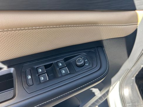 Certified 2025 Volkswagen Atlas Cross Sport SE FWD image 13