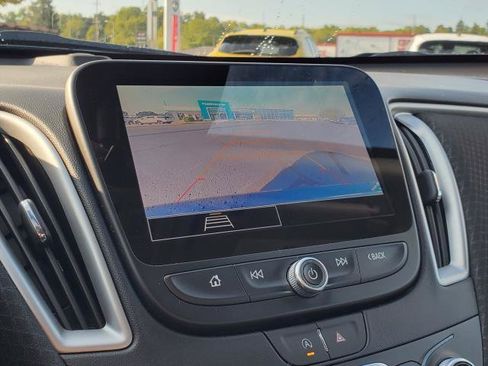 Used 2025 Chevrolet Malibu LT image 18