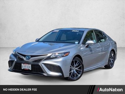 Used 2024 Toyota Camry SE FWD image 1