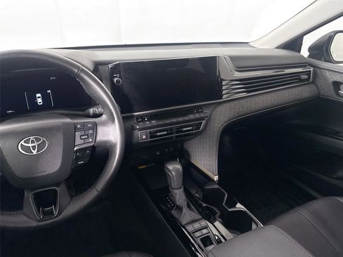Used 2025 Toyota Camry XLE image 36