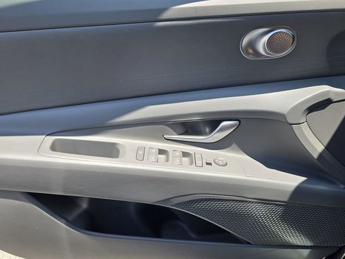 Certified 2025 Hyundai Elantra SE FWD image 28