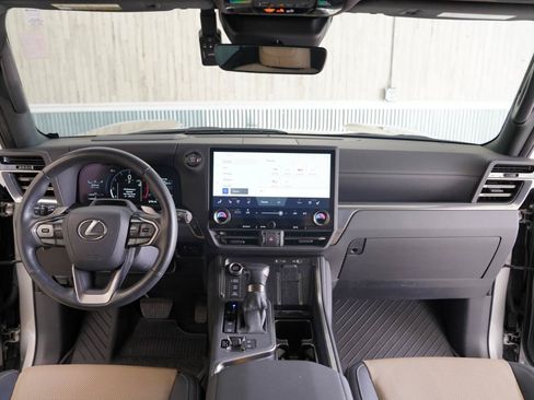 Used 2024 Lexus GX 550 AWD/4WD image 17