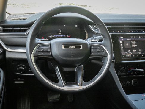 Used 2023 Jeep Grand Cherokee L Laredo w/ Luxury Tech Group I image 6