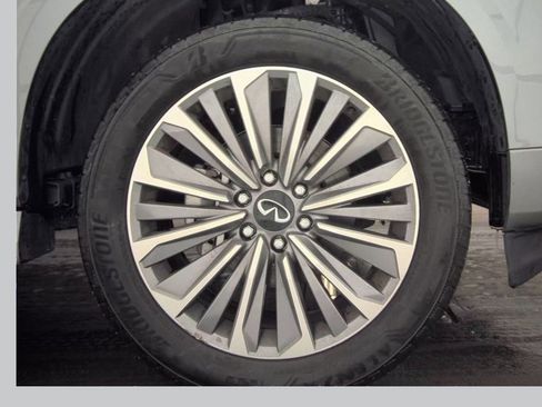 Certified 2025 INFINITI QX80 Sensory image 9