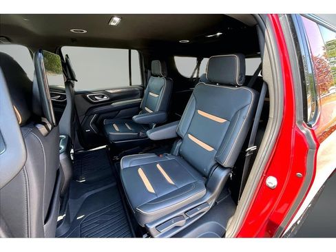 Used 2024 GMC Yukon XL AT4 w/ Technology Package AWD/4WD image 21