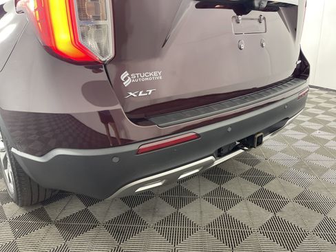 Used 2022 Ford Explorer XLT w/ Equipment Group 202A image 7