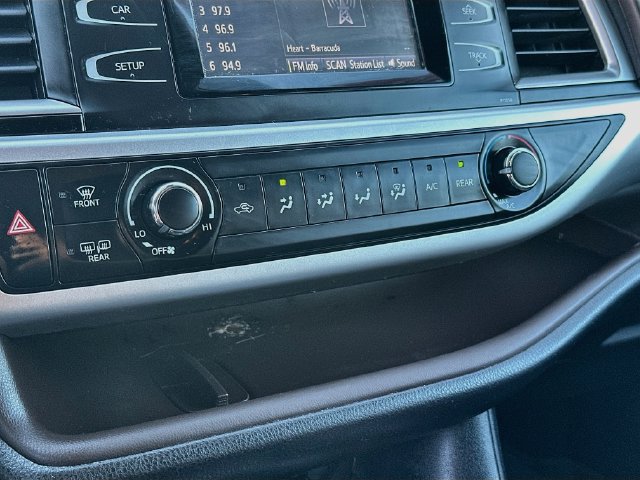 Used 2018 Toyota Highlander LE AWD/4WD image 15